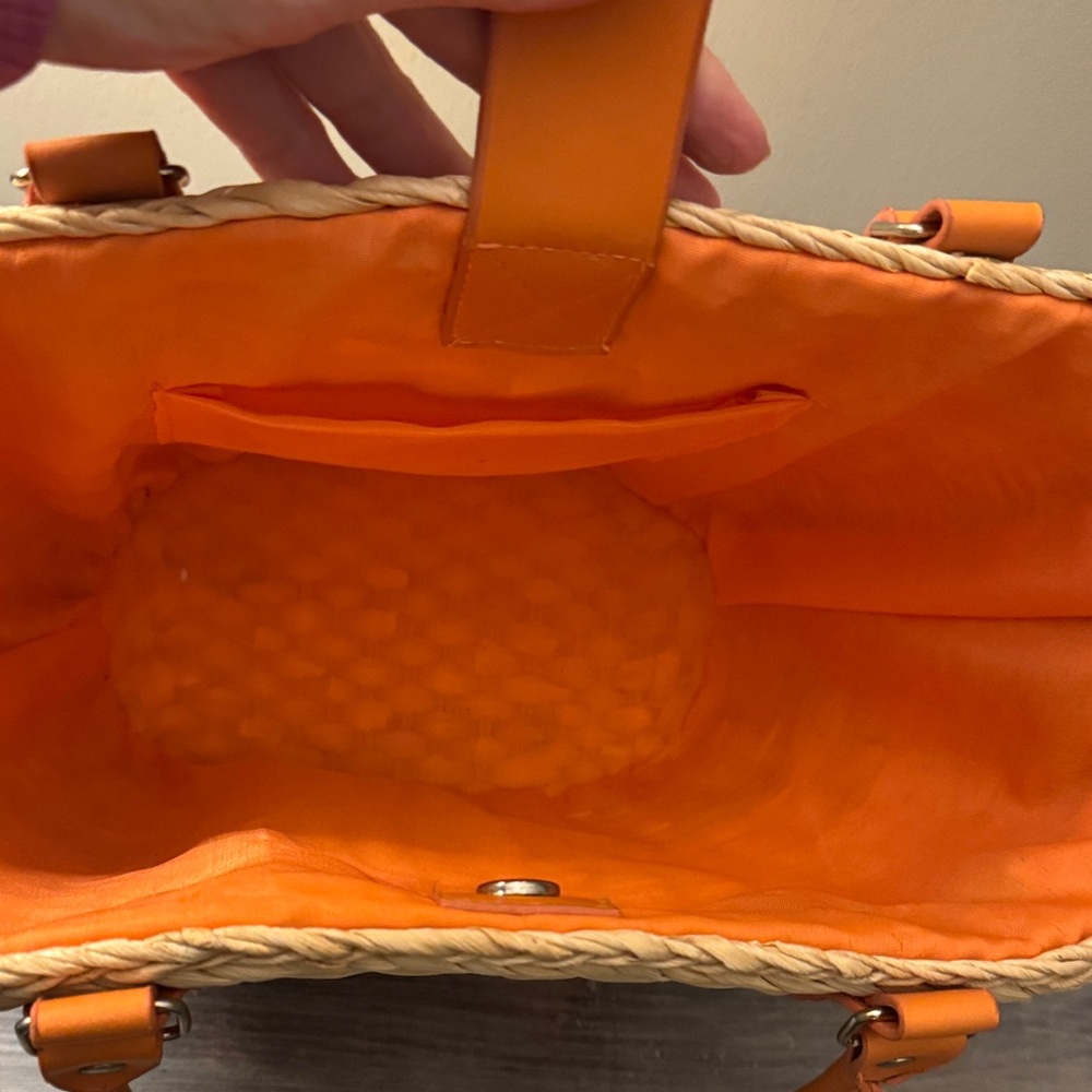 Chic Woven Tan and Orange basket weave bag - Picture 3 of 7